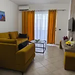 Xhulial 3 דירה *
