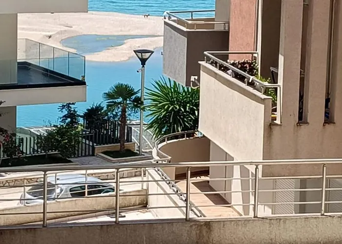 Xhulial 3 * Sarandë