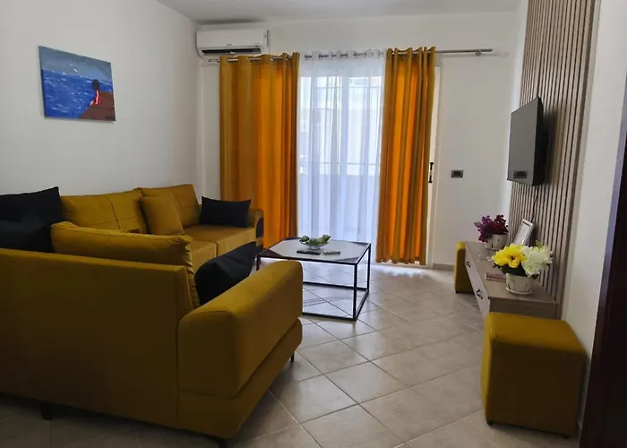 Xhulial 3 Apartment *
