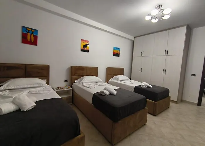 Xhulial 3 Apartment *