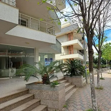 Xhulial 3 * Sarandë