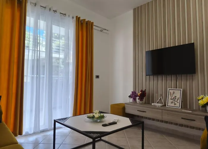 Apartment Xhulial 3 *